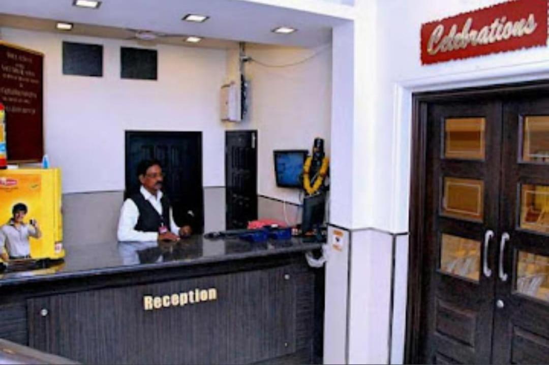 Vitthal Inn Pandharpur Bagian luar foto